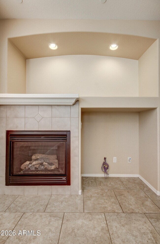Building Photo - 21158 W Sycamore Dr