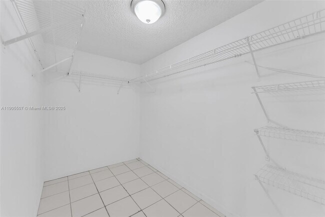 Building Photo - 9730 Hammocks Blvd