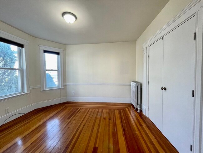 Building Photo - 49 Wellington Rd