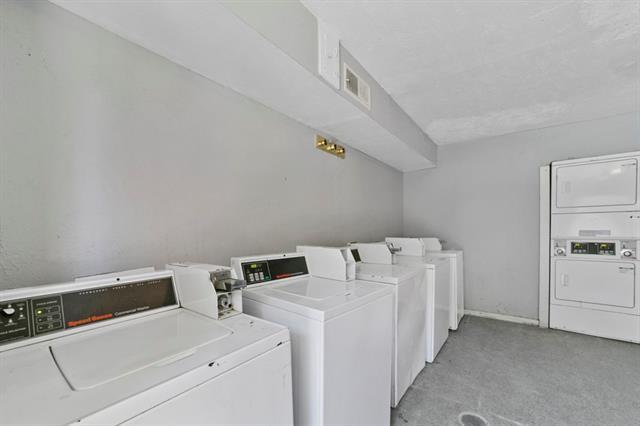 Building Photo - 1407 15th Pl
