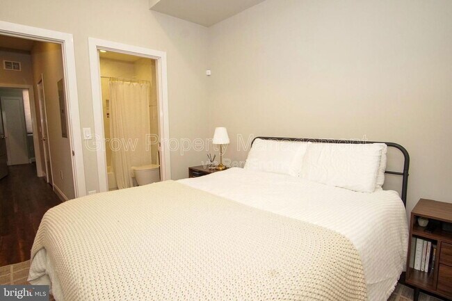 Building Photo - 1616 Cambridge St