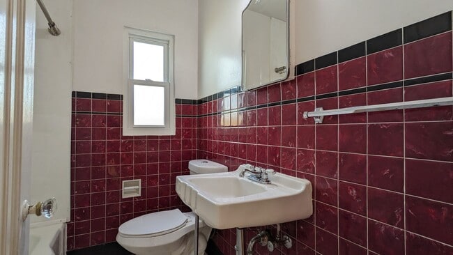 Building Photo - 3 Bed 2 Bath Near Downtown COS
