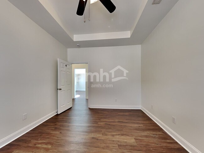 Building Photo - 213 White St