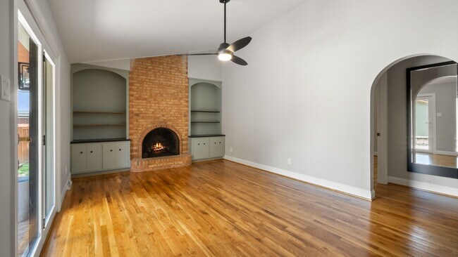 Building Photo - 5745 Riviere Dr