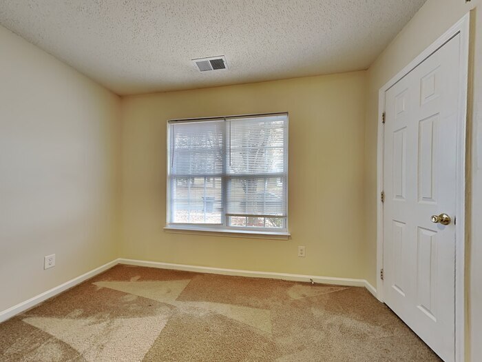 Building Photo - 2920 Westwinds Ct