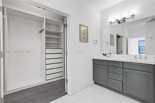 Building Photo - 4518 E Aqua Bella Ln