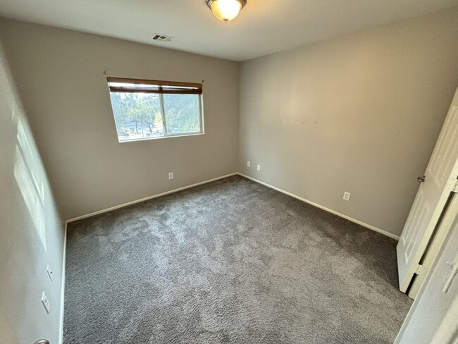 Building Photo - Gorgeous 3Bed/2.5Bath/2Car, 2-Story Home located in Spring Valley- $300 Off Move in Fees!