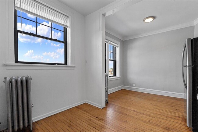 Building Photo - 1 bedroom in Chicago IL 60618