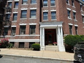 Building Photo - 130 Sutherland Rd