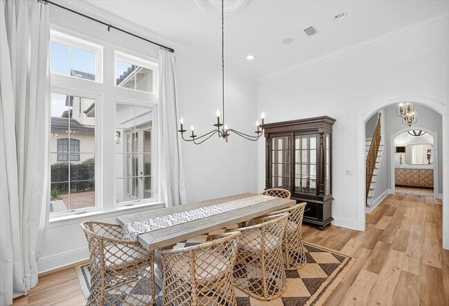 Building Photo - 3161 Club Dr