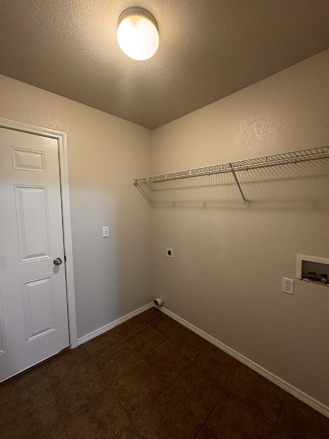 Building Photo - 11723 E Creek Ln