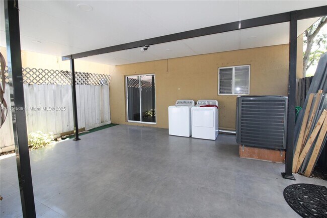Building Photo - 15239 SW 134th Ct