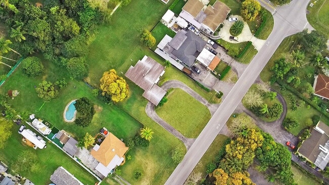 Building Photo - 13945 N Miami Ave