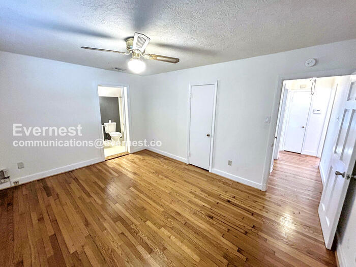 Building Photo - 5631 Swan Dr