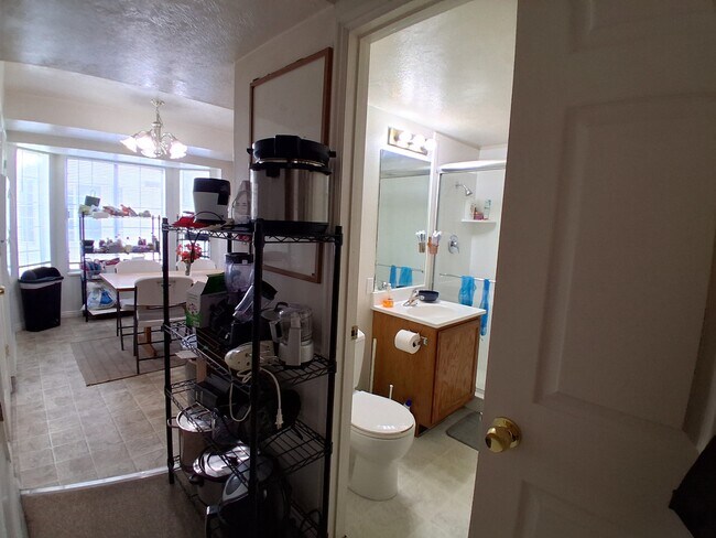 Building Photo - 565 N 300 E