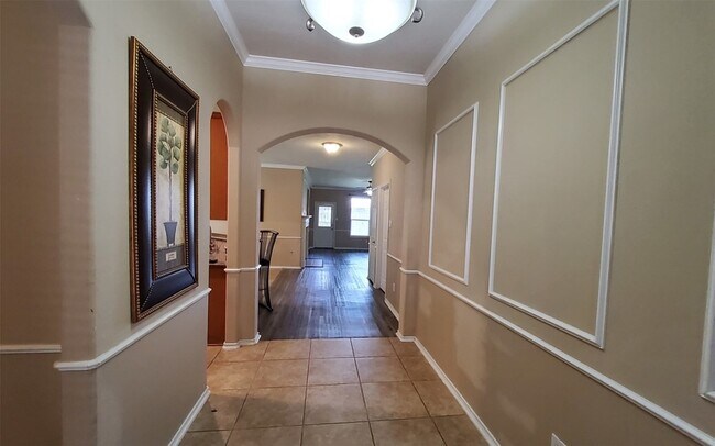 Building Photo - 25047 Lenora Dr