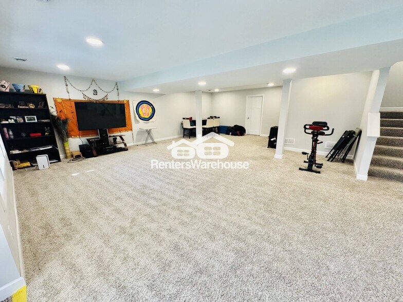 Building Photo - 17955 Headwaters Dr