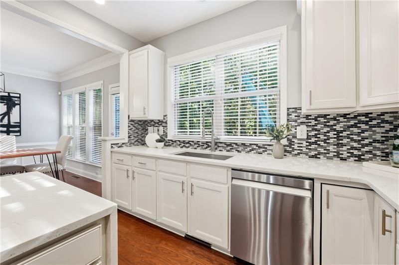 Building Photo - 3655 E Paces Walk