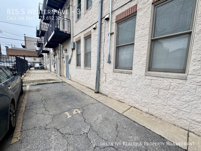 Building Photo - 815 S Western Ave