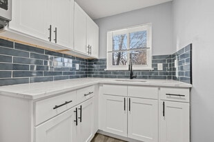 Building Photo - 332 Park Ave