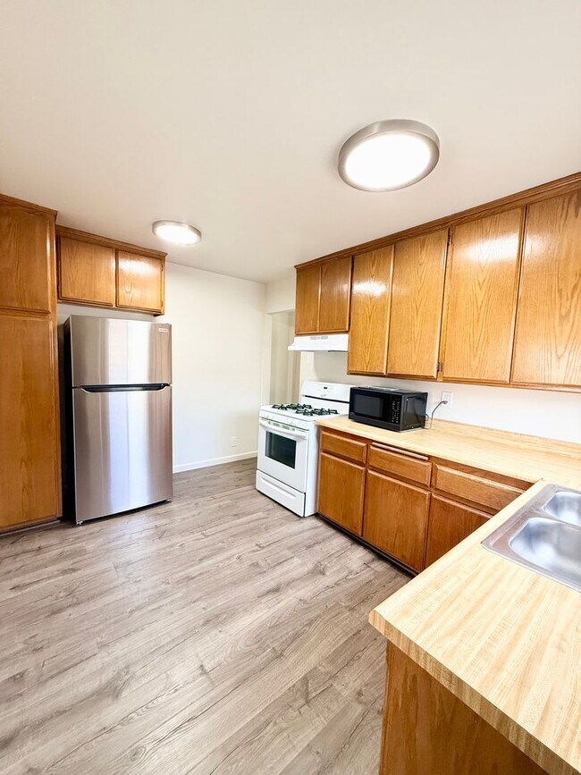 Building Photo - G232-P