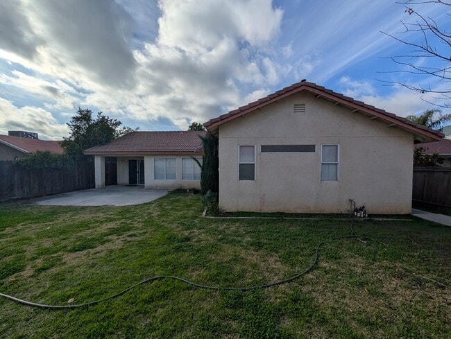 Building Photo - 415 Santa Bonita St