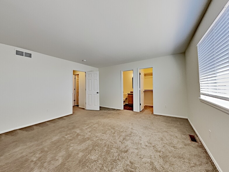 Building Photo - 19984 E Lasalle Dr