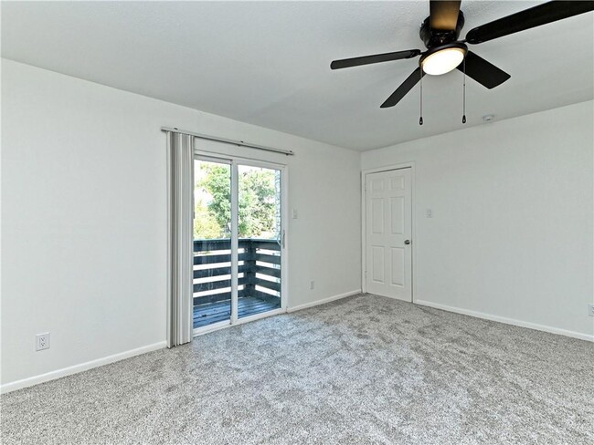 Building Photo - 6911 Thorncliffe Dr