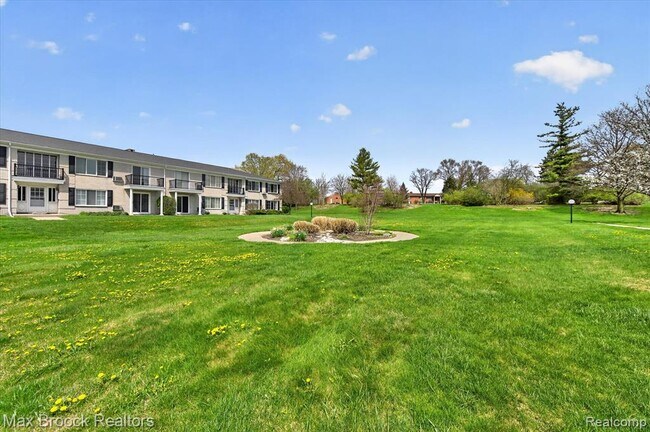 Building Photo - 100 W Hickory Grove Rd