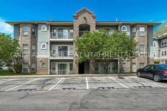 Building Photo - 392 N Seven Peaks Blvd