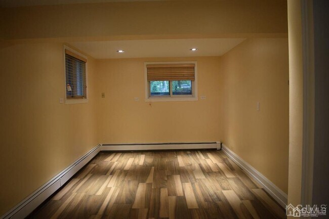 Building Photo - 13 Pinter Ln