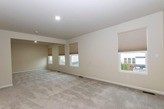 Building Photo - 717 Risdon Trail S