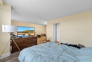 Building Photo - 201 Saint Pauls Ave