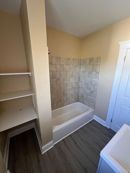 Building Photo - 4510 High St