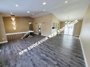Building Photo - "Stunning 3-Bed Home with Modern Finishes, Spacious Yard, and Quiet Cul-De-Sac Location!"