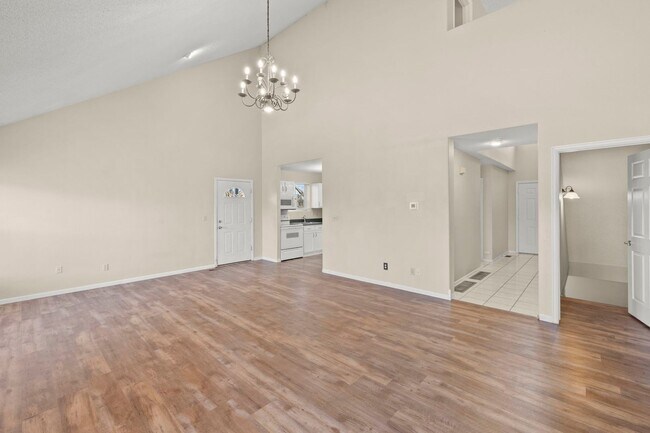 Building Photo - 977-979 Columbine Ave