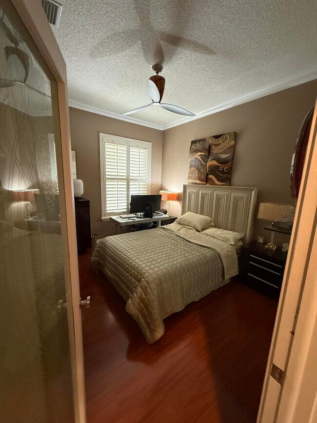 Building Photo - 222 E Tall Oaks Cir