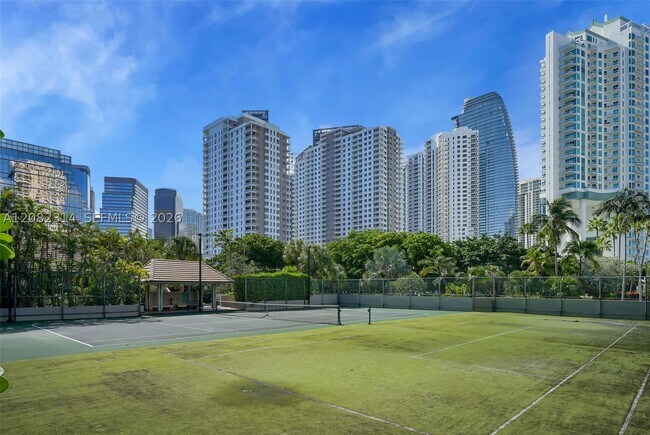 Building Photo - 520 Brickell Key Dr