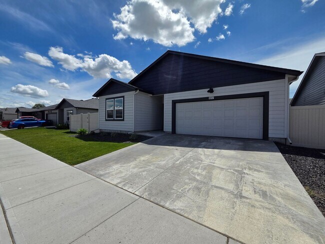 Building Photo - $2,695 - 4 Bed / 2 Bath Beautiful Newer Construction Home in Cheney