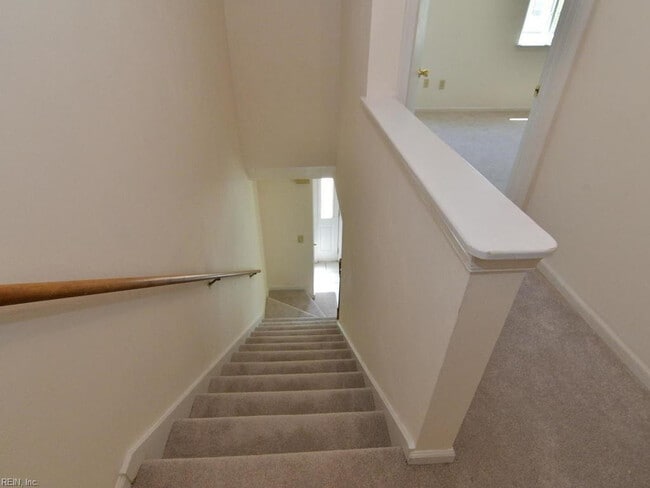 Building Photo - HILLTOP AREA FOR RENT!