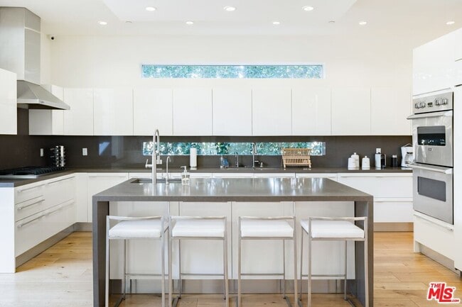 Building Photo - 1723 S Durango Ave