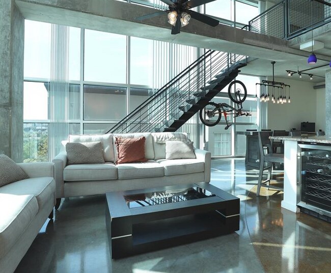 Building Photo - 2000 Bagby-115.11