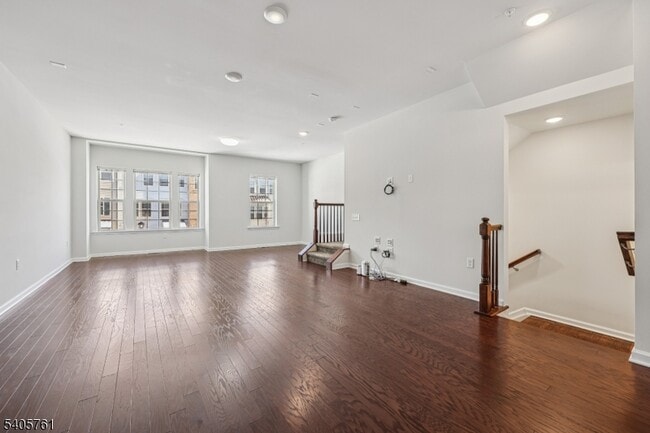 Building Photo - 32 Cortland Ct