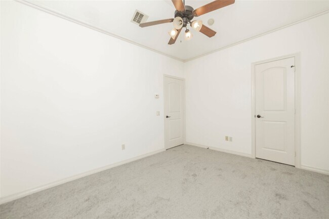 Building Photo - 3123 Fairdale Oaks E