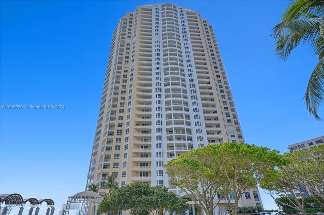 Building Photo - 808 Brickell Key Dr