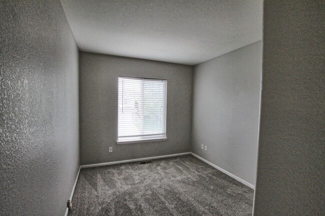 Building Photo - 4 bed 3.5 bath open & bright Bradbury Ranc...