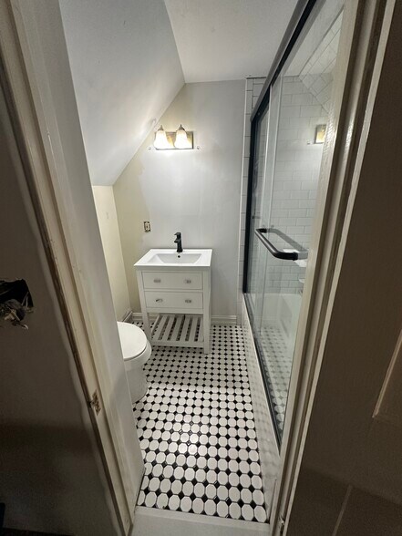 Building Photo - 1203 E 25th St