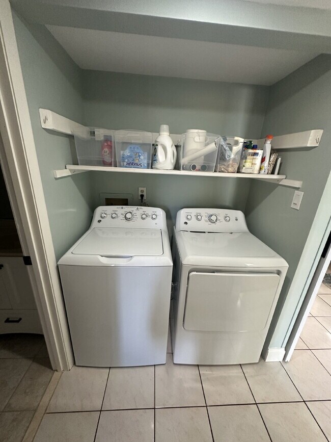 Building Photo - DIRECT RIVER CONDO