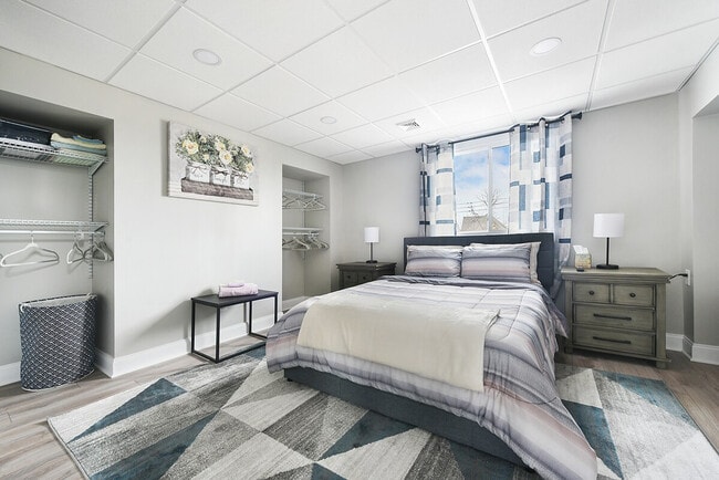 Building Photo - 444 Oneida St