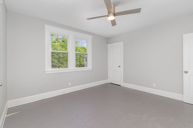 Building Photo - Updated 3 Bedroom 1 bathroom House